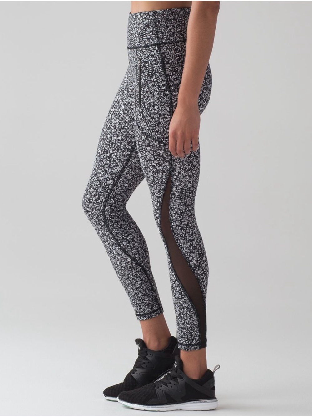 Lululemon Sole Training 7/8 Tight Daisy Dust Alpine White Black Size 6 - Picture 2 of 14